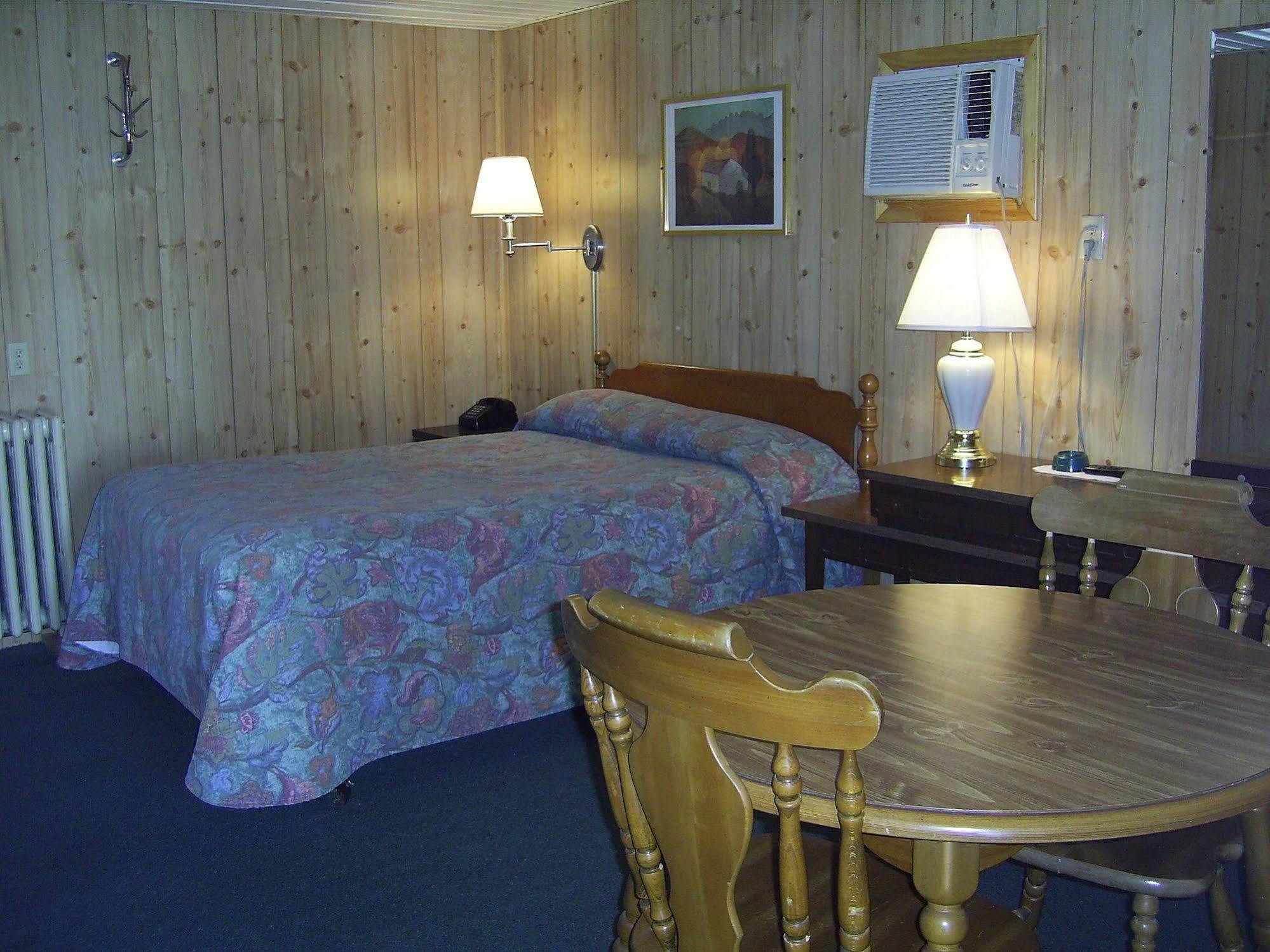 Cedar Grove Motel 2*